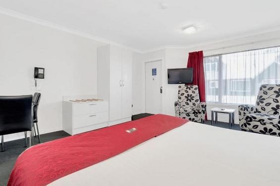 studio unit king-size bed