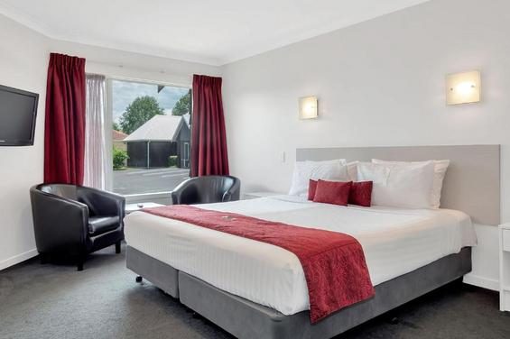 studio unit king-size bed