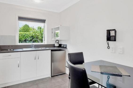 studio unit kitchenette