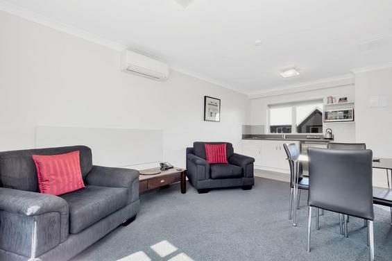 1 bedroom unit lounge